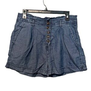 American Eagle button up blue shorts, loose fit, 100% Lyocell